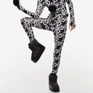 Perfect Moment Black and White Geometric Leggings